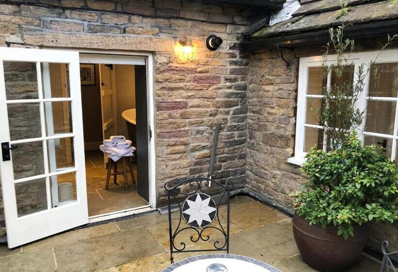 اتاق استاندارد با بالکن, The Old Hall Inn