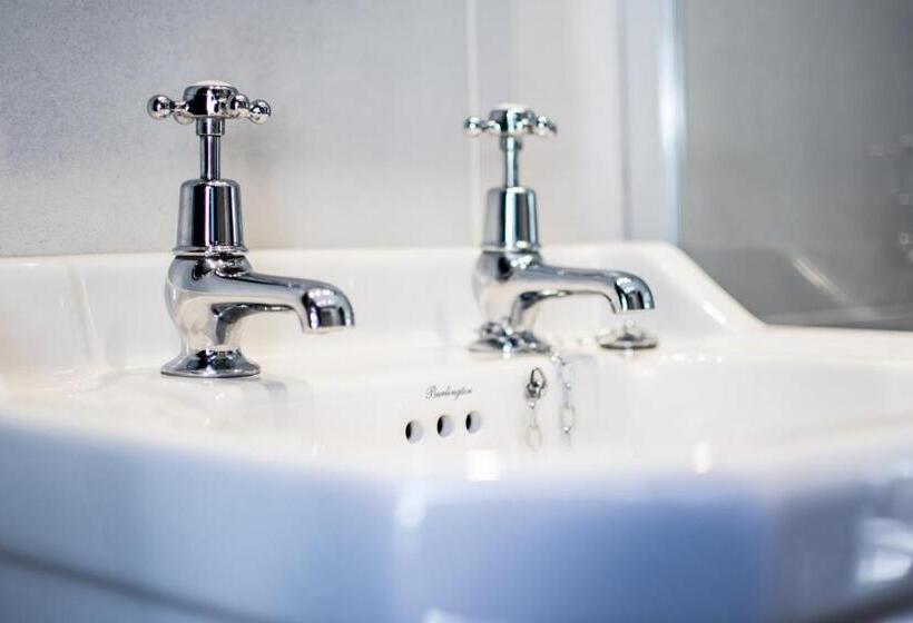 اتاق استاندارد با بالکن, The Old Hall Inn