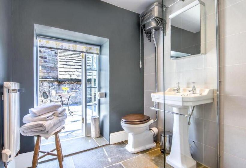 اتاق استاندارد با بالکن, The Old Hall Inn