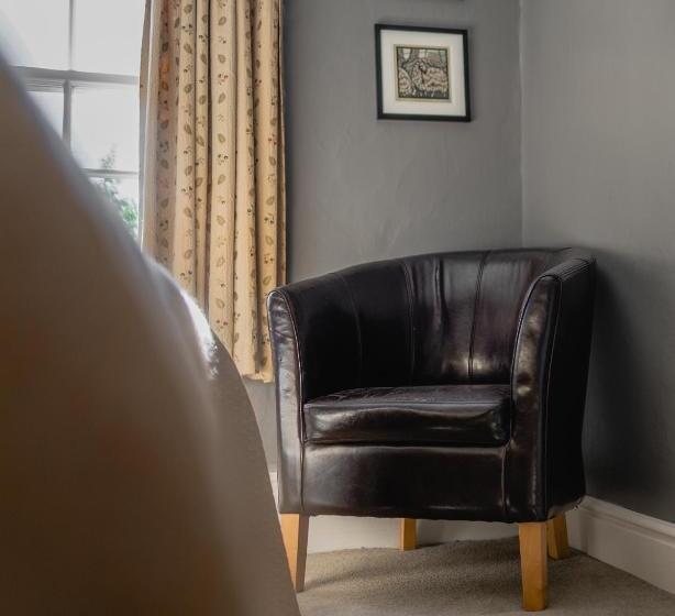 اتاق استاندارد, The Old Hall Inn