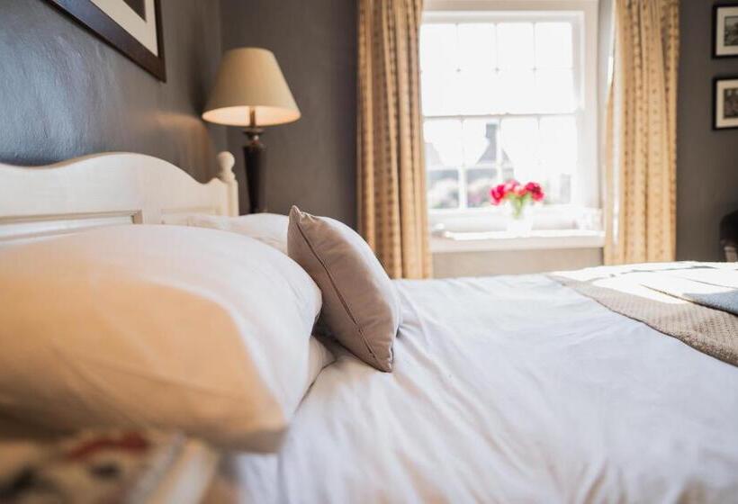 اتاق استاندارد, The Old Hall Inn