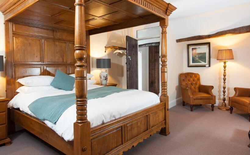 اتاق استاندارد, The Old Hall Inn