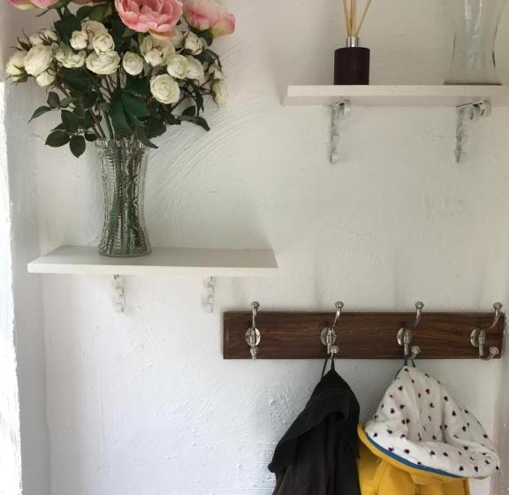 خانه 3 خوابه, The Old Hall Inn