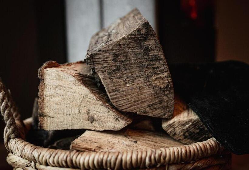 استودیو استاندارد با چشمانداز, The Old Hall Inn