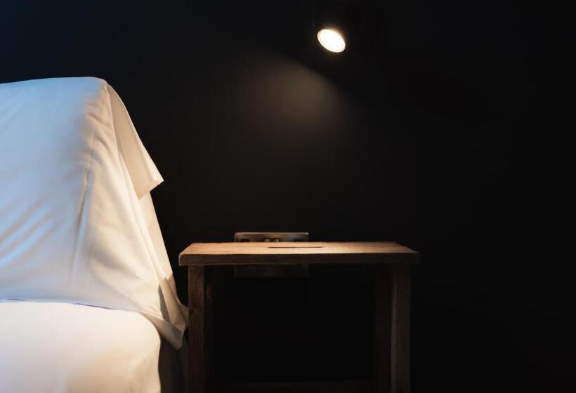 استودیو استاندارد با چشمانداز, The Old Hall Inn