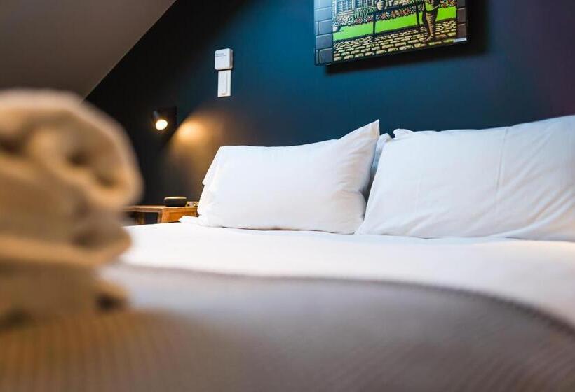 استودیو استاندارد با چشمانداز, The Old Hall Inn