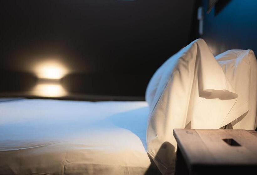 استودیو استاندارد با چشمانداز, The Old Hall Inn