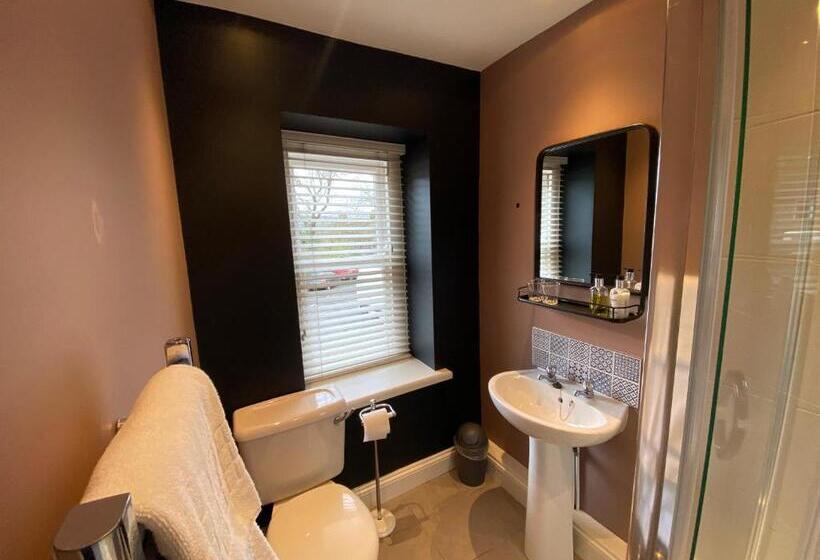 اتاق استاندارد, The Old Hall Inn