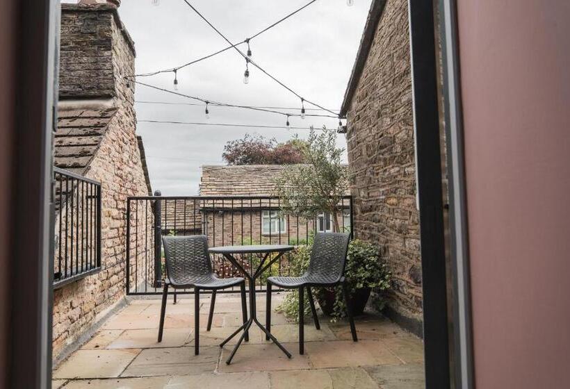 اتاق استاندارد با بالکن, The Old Hall Inn