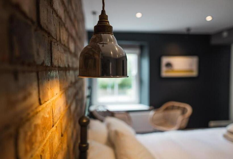 اتاق استاندارد با بالکن, The Old Hall Inn