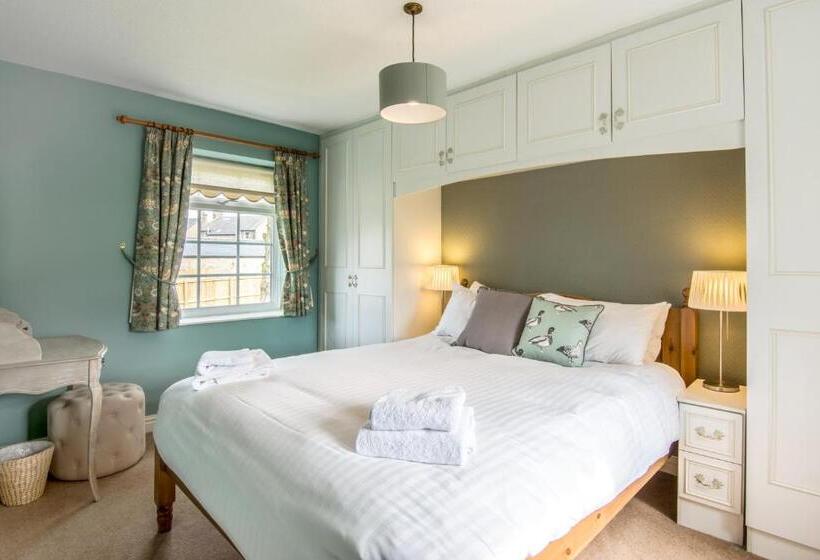 خانه 3 خوابه, The Old Hall Inn