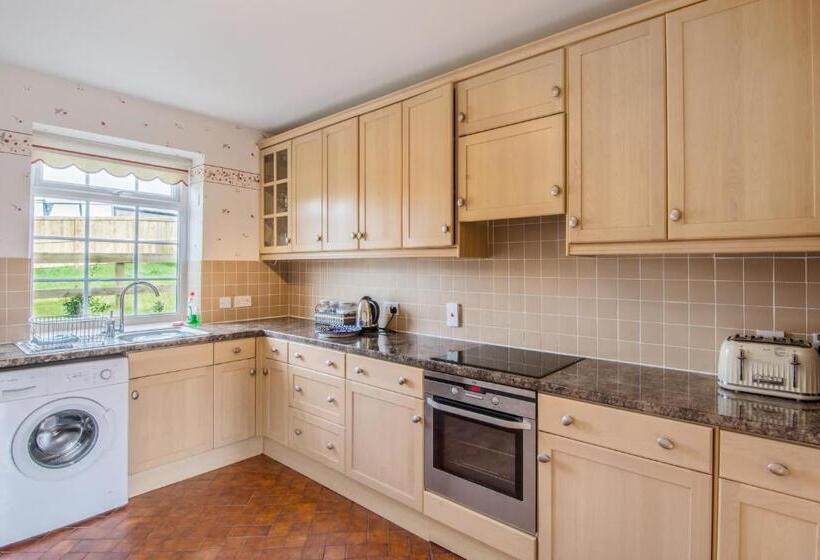 خانه 3 خوابه, The Old Hall Inn