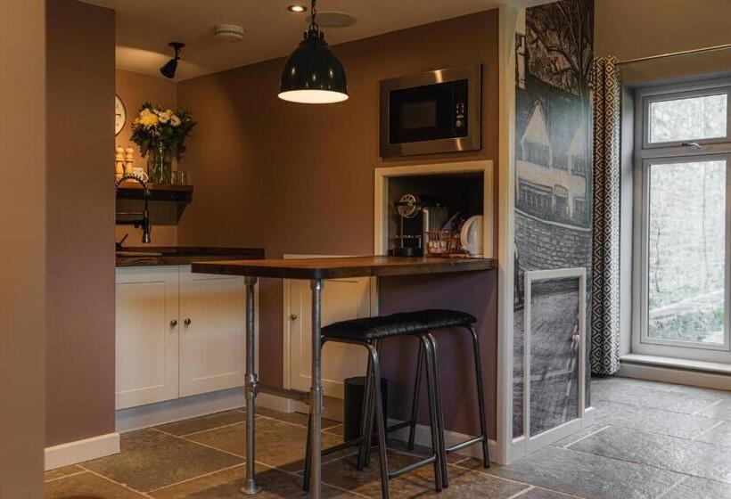 استودیو استاندارد با چشمانداز, The Old Hall Inn