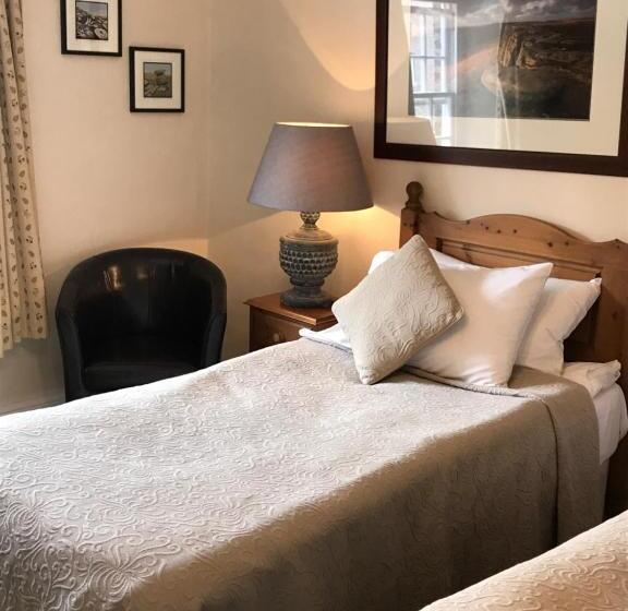 اتاق استاندارد, The Old Hall Inn