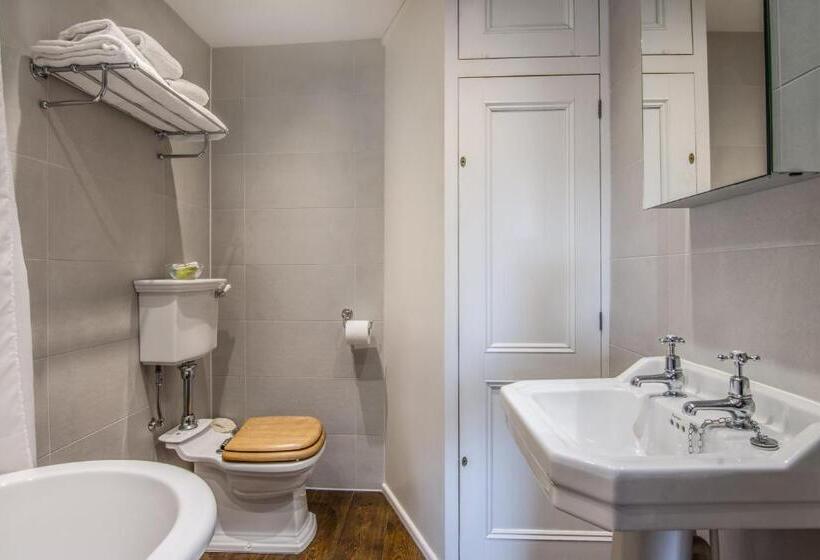 اتاق استاندارد, The Old Hall Inn