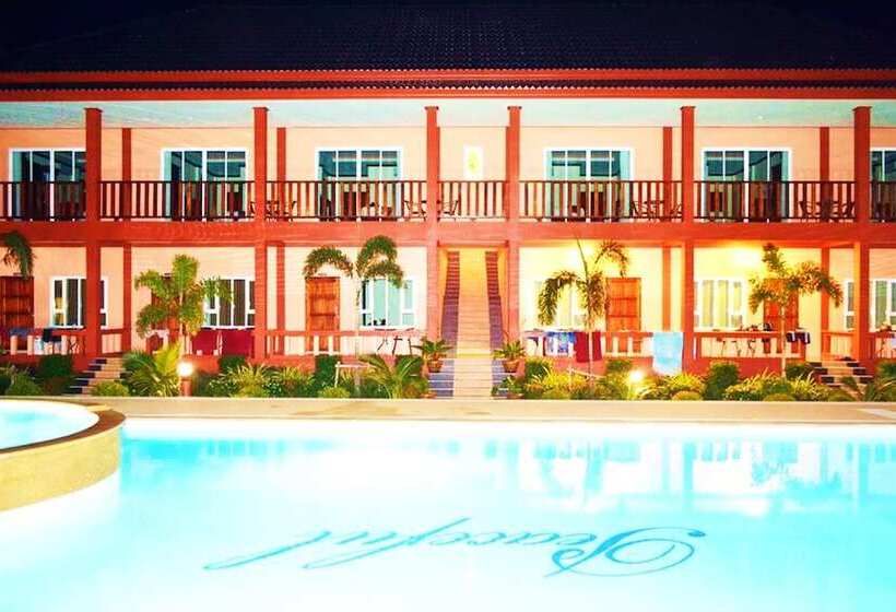 Medencére Néző Deluxe Szoba, Peaceful Resort Koh Lanta