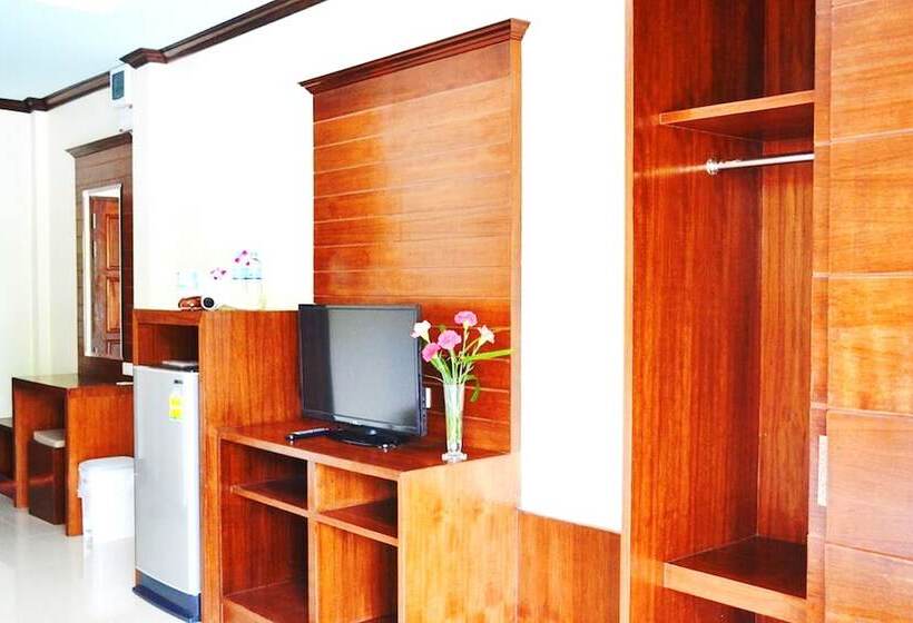 Medencére Néző Deluxe Szoba, Peaceful Resort Koh Lanta