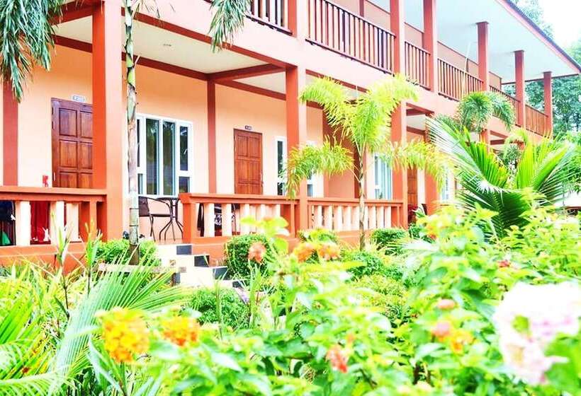 Medencére Néző Deluxe Szoba, Peaceful Resort Koh Lanta