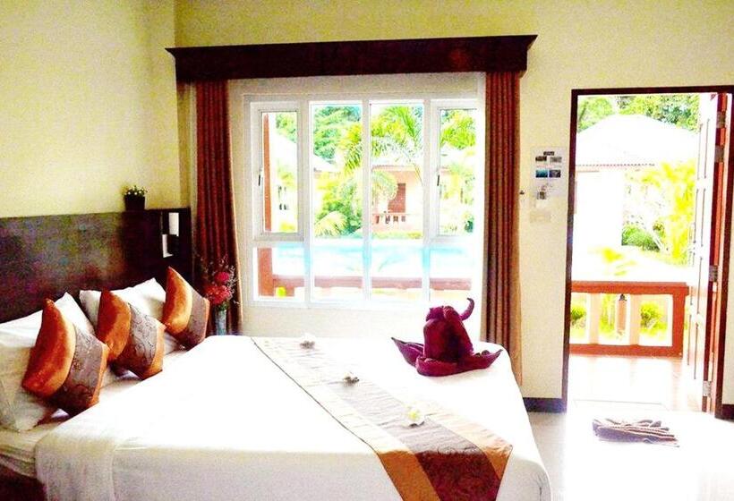 Medencére Néző Deluxe Szoba, Peaceful Resort Koh Lanta