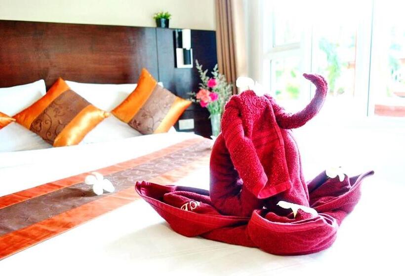 Medencére Néző Deluxe Szoba, Peaceful Resort Koh Lanta