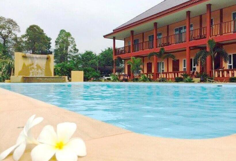 Medencére Néző Deluxe Szoba, Peaceful Resort Koh Lanta