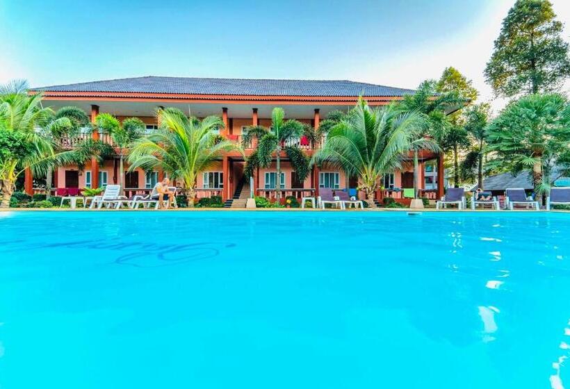 Medencére Néző Deluxe Szoba, Peaceful Resort Koh Lanta