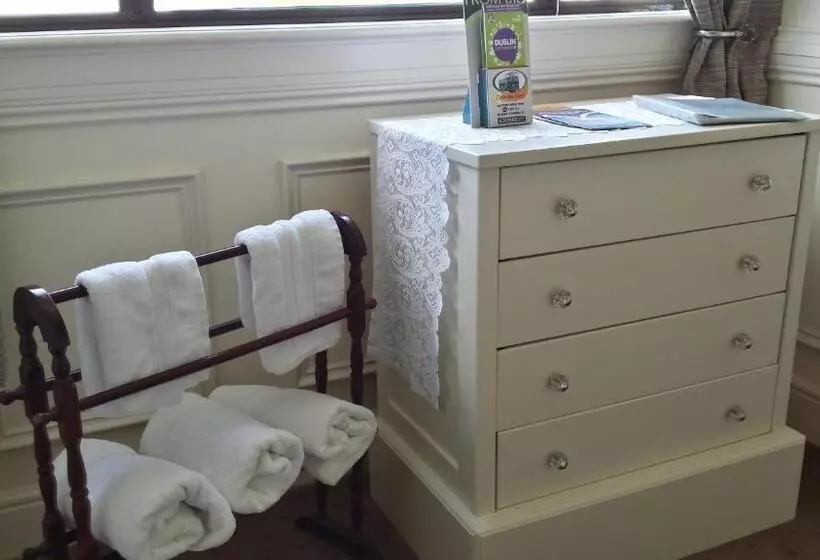 اتاق استاندارد سه تخته با چشمانداز باغ, San Juan B&b