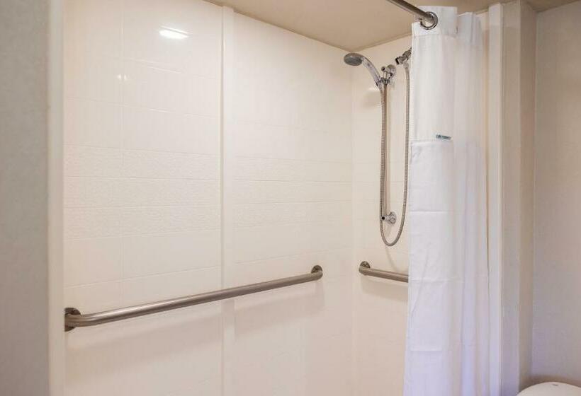 适合残疾人士使用的带超级大床的标准间, Wyndham Garden Lake Buena Vista Disney Springs® Resort Area