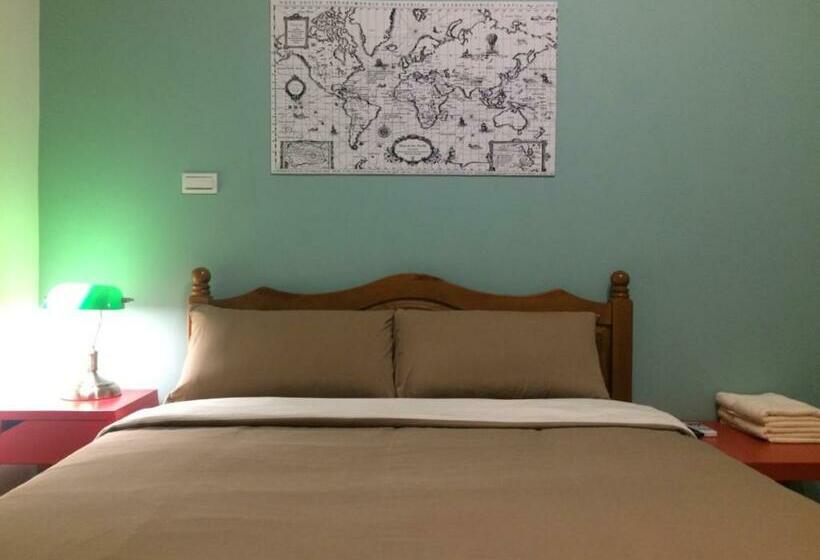 اتاق استاندارد, Happy Tree Hostel
