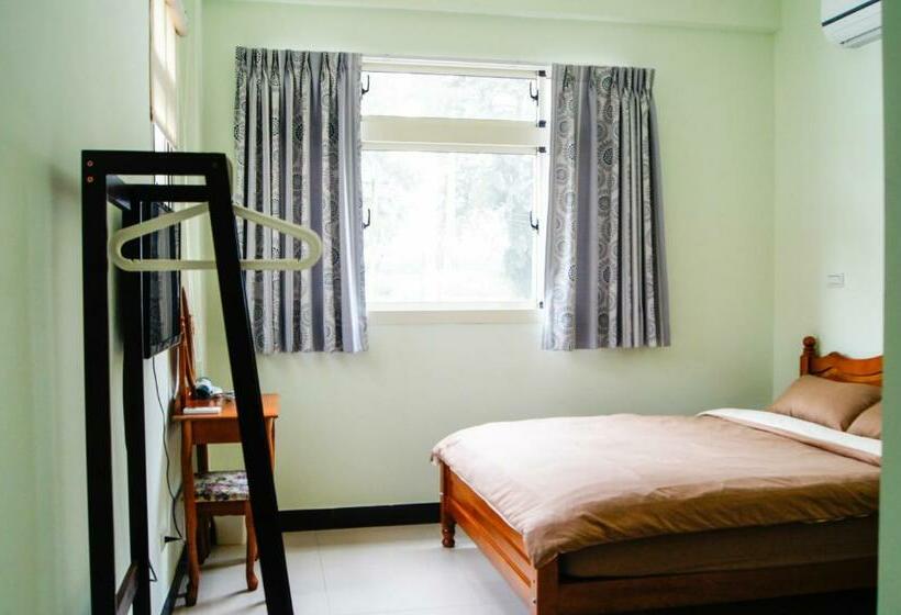 اتاق استاندارد, Happy Tree Hostel