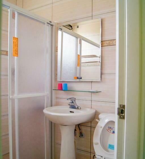 اتاق استاندارد, Happy Tree Hostel