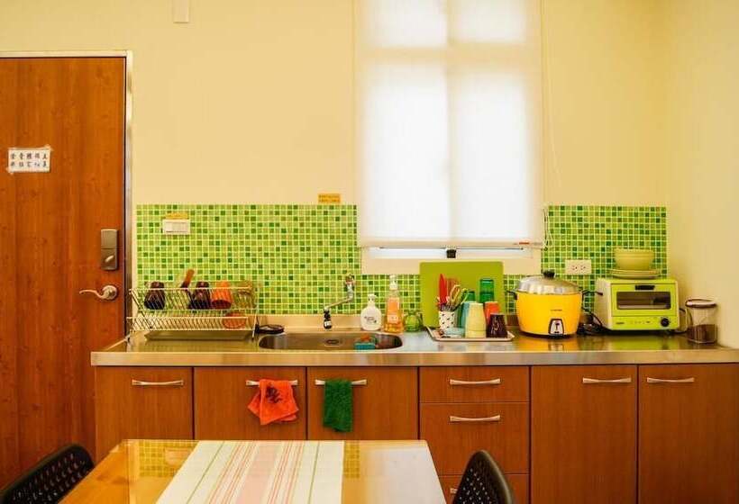 اتاق استاندارد, Happy Tree Hostel