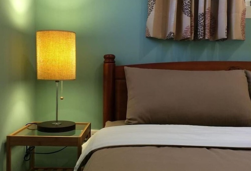 اتاق استاندارد, Happy Tree Hostel