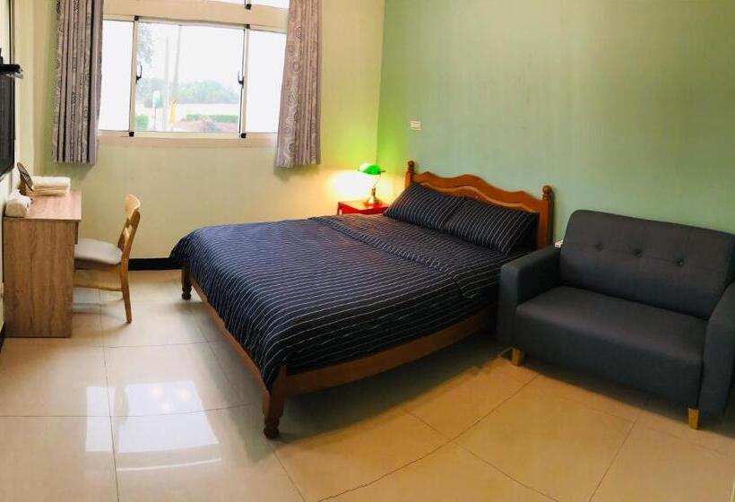 اتاق استاندارد, Happy Tree Hostel