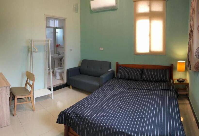 اتاق استاندارد, Happy Tree Hostel