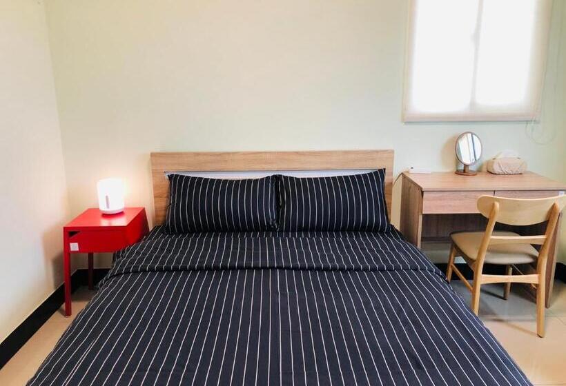 اتاق استاندارد, Happy Tree Hostel