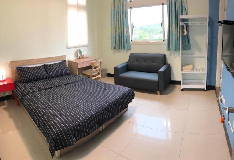 اتاق استاندارد, Happy Tree Hostel
