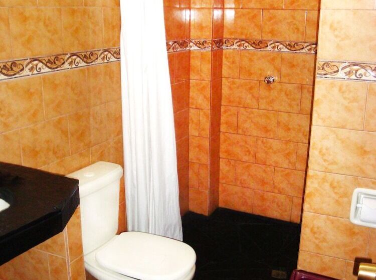 اتاق خانوادگی, Estelar Del Tititaca