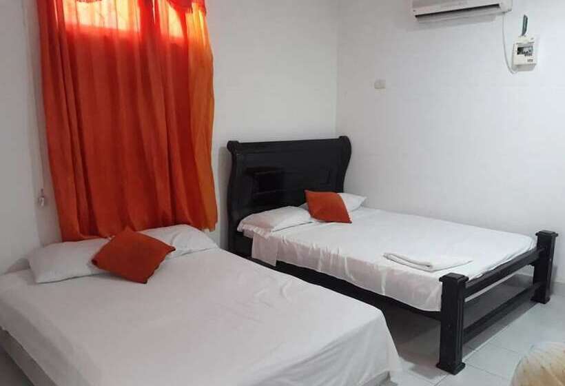 Семейный Номер, Santa Monica