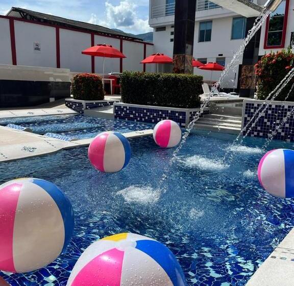 デラックスの４人部屋, Adults Only Bora Bora Beach