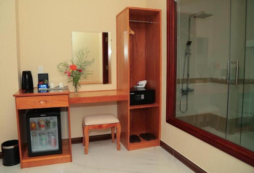 Premium Family Room, Van Kim Long