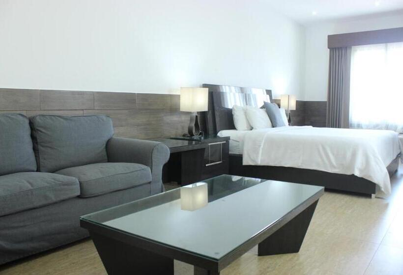 سوییت جونیور لوکس, Beverly Hills: Hotel And Business
