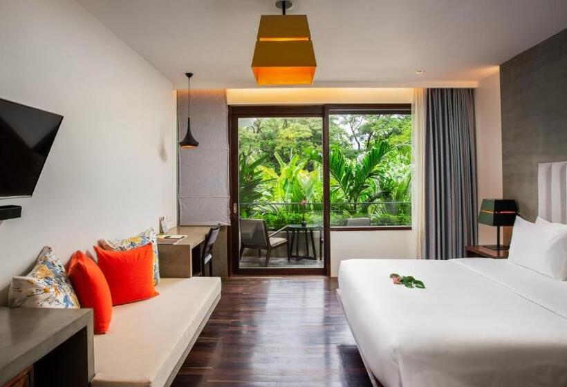 اتاق لوکس با چشم‌انداز استخر, Apsara Residence