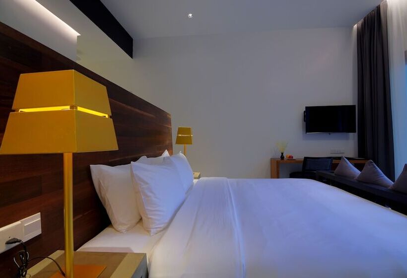 اتاق لوکس با چشم‌انداز استخر, Apsara Residence