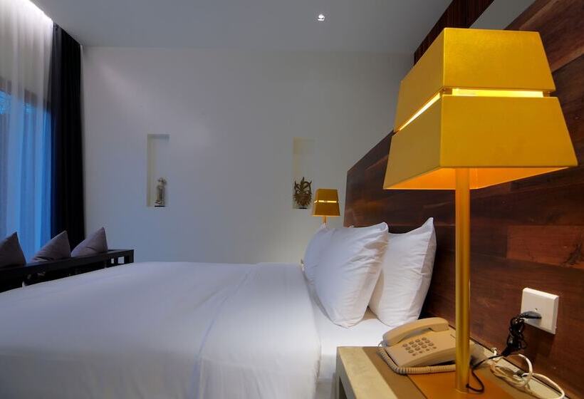 اتاق لوکس با چشم‌انداز استخر, Apsara Residence