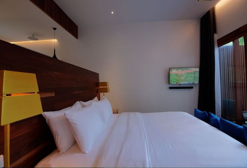 اتاق لوکس با چشم‌انداز استخر, Apsara Residence