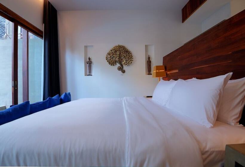 اتاق لوکس با چشم‌انداز استخر, Apsara Residence