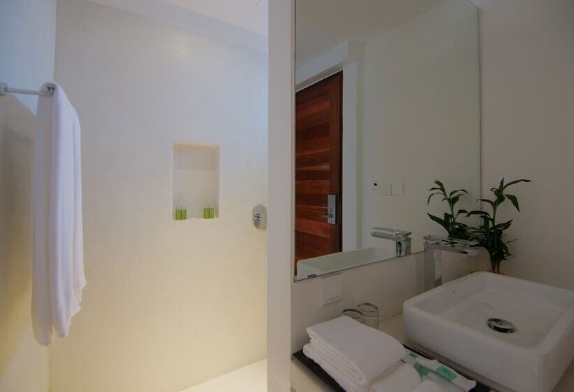 اتاق لوکس با چشم‌انداز استخر, Apsara Residence