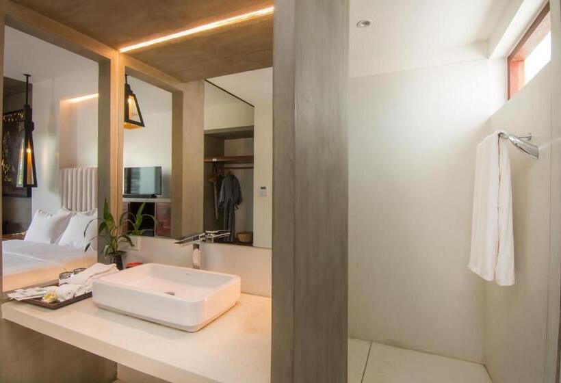 اتاق لوکس با چشم‌انداز استخر, Apsara Residence