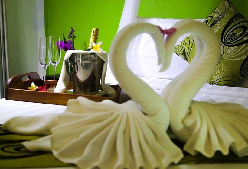 غرفة ديلوكس مطلة على حمام السباحة, Green Leaf Boutique